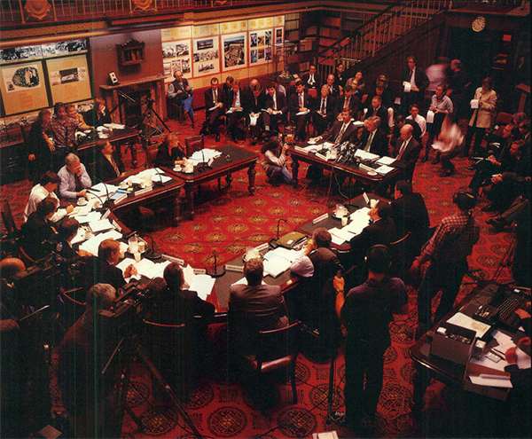 Jubilee Room of the NSW Parliament House, Sydney, May 1997. The Governor was accompanied by Deputy Governor Graeme Thompson, and Assistant Governor (Economic) Glenn Stevens.