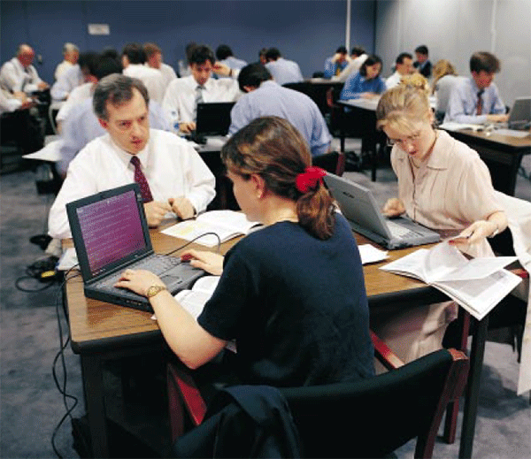 Journalists are now given advance access to the Reserve Bank's published quarterly economic commentary in a ‘lock-up’.