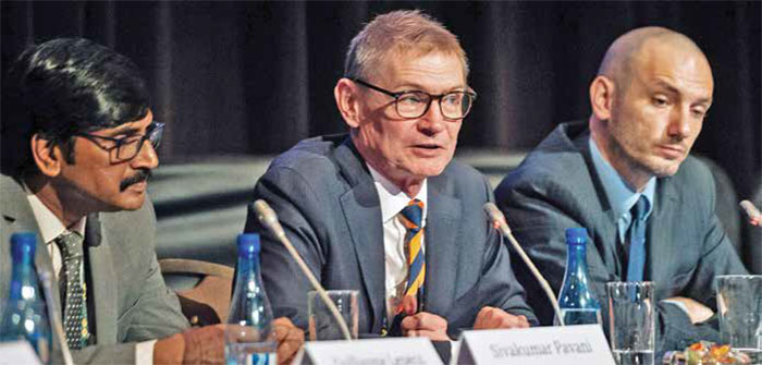 (From left) Sivakumar Pavani from Bharatiya Reserve Bank Note Mudran Private Limited with Reserve Bank of Australia Assistant Governor (Business Services) Lindsay Boulton and Micaal Sidorov of Reconnaissance speaking at the High Security Printing Asia Conference, Melbourne, December 2017