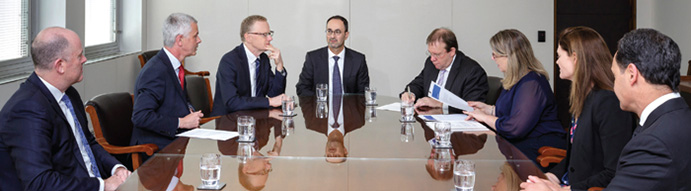 Governor Philip Lowe (third from left) witnesses Auditor-General for Australia Grant Hehir (fourth from right) sign his audit opinion; also present (from left) KPMG National Managing Partner Andrew Yates, Reserve Bank Chief Financial Officer Robert Middleton-Jones and Secretary Anthony Dickman, Australian National Audit Office Senior Executive Director Jocelyn Ashford, KPMG Partner Kim Lawry and Chair of the Reserve Bank Board Audit Committee Mark Barnaba AM