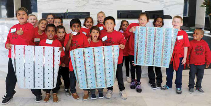 Students from St Therese's Primary School in Wilcannia learn about the $10 banknote during a visit to the Reserve Bank of Australia Museum, Sydney, September 2017