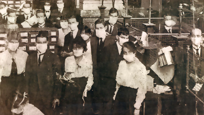 Bank employees are wearing face masks during the Spanish Flu pandemic.
