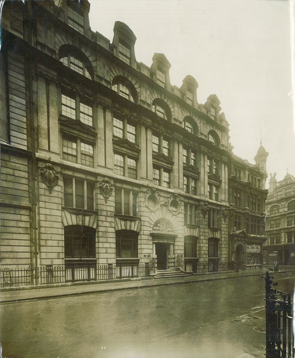 Commonwealth Bank of Australia London Office, 36-38 New Broad Street, London, 1913; RBA Archives PN-000285
