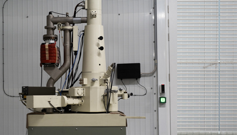 Photo showing part of the hologram machine, which is vertical in shape, sits on a metallic box and has numerous wires and tubes connected to it.