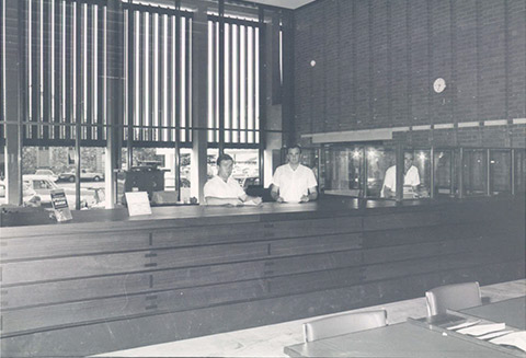 Banking Chamber of the Darwin branch of the Reserve Bank of Australia, 28 March 1968.<br><br> The new branch opened on 28 March 1968 with a staff of seven under the management of Kevin J. Hodge. The building showcased Australian materials including oiled jarrah used for the banking counters and Wombeyan marble for the paving in the public areas.<br><br> <small>RBA Archives, PN-004698</small>